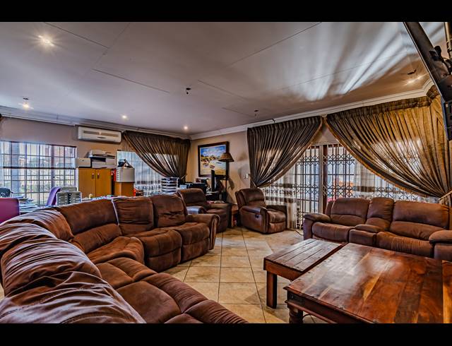 5 BEDROOM HOUSE FOR SALE IN AMANDASIG